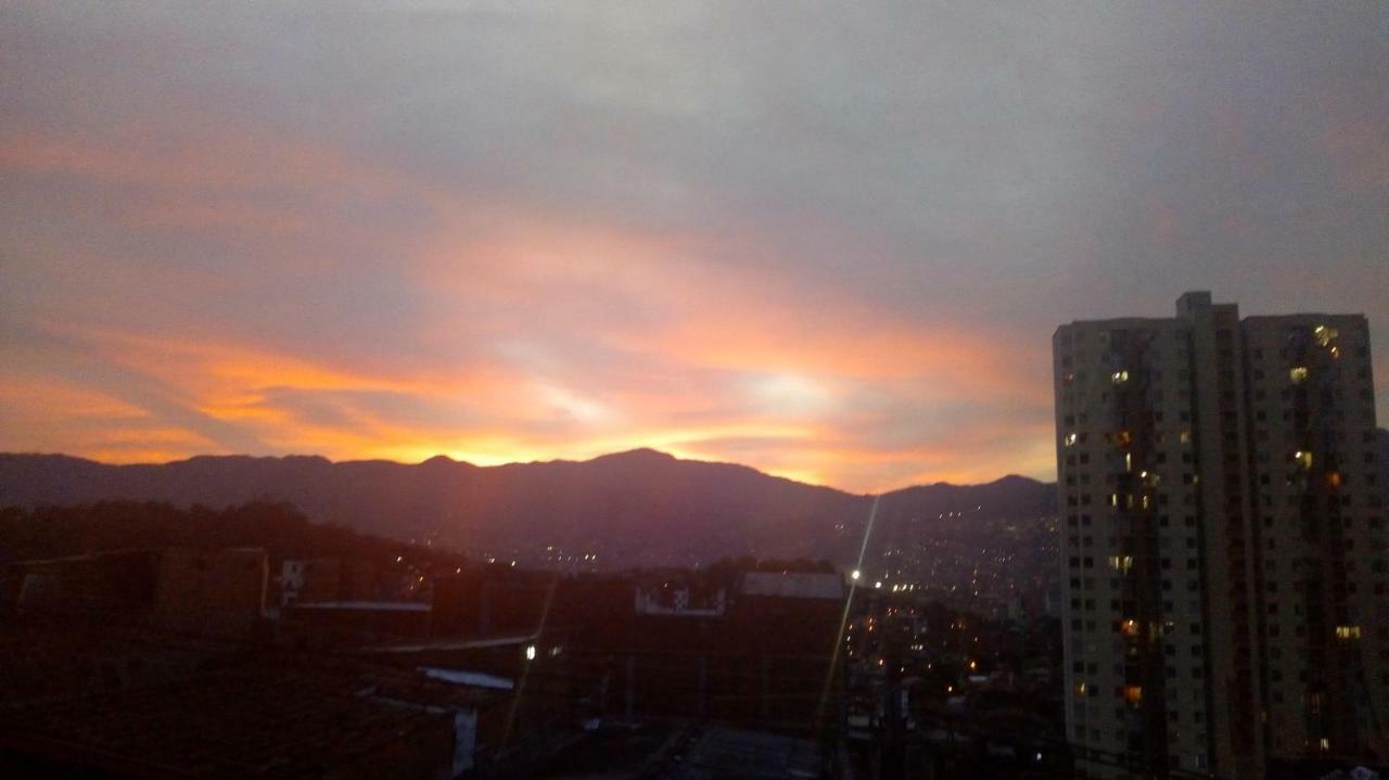 Habitación cerca al centro Medellín Exterior foto